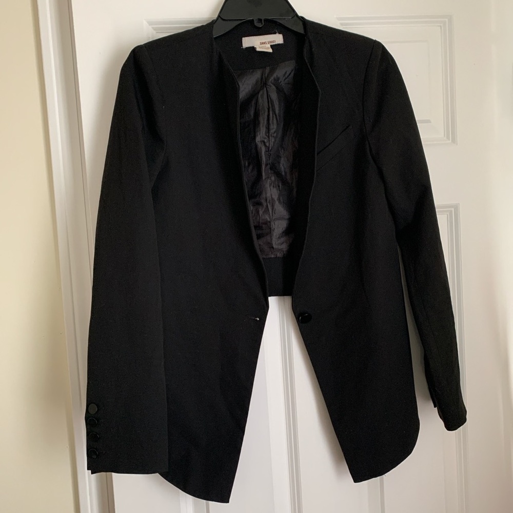 Sans Souci Black Cropped Blazer

Condition: Great